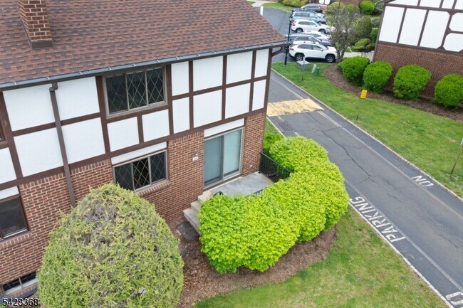 Building Photo - 260 Wildflower Ln
