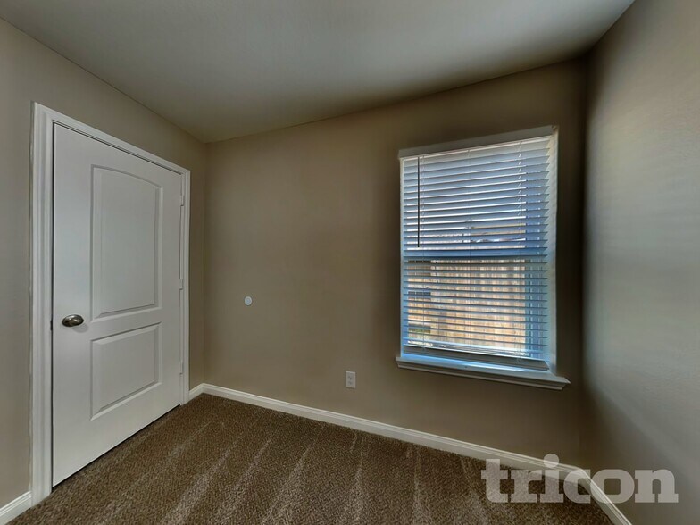 Building Photo - 336 Comanche Plains Rd
