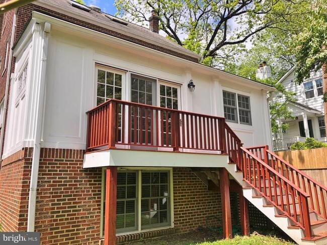 Building Photo - 5603 Chevy Chase Pkwy NW