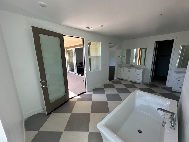 Building Photo - 24392 Calle La Roca