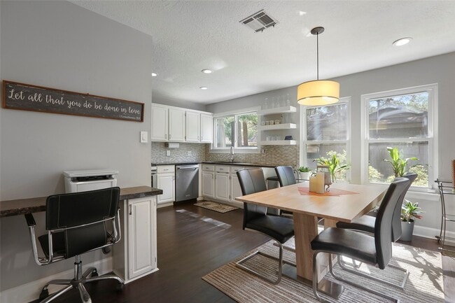Building Photo - 15 Abbey Brook Pl