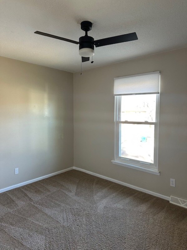 Building Photo - 305 SE 2 St