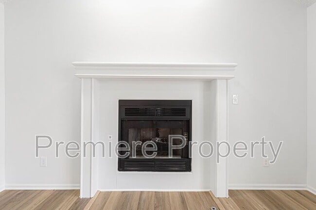 Building Photo - 3213 SE 6th Ct