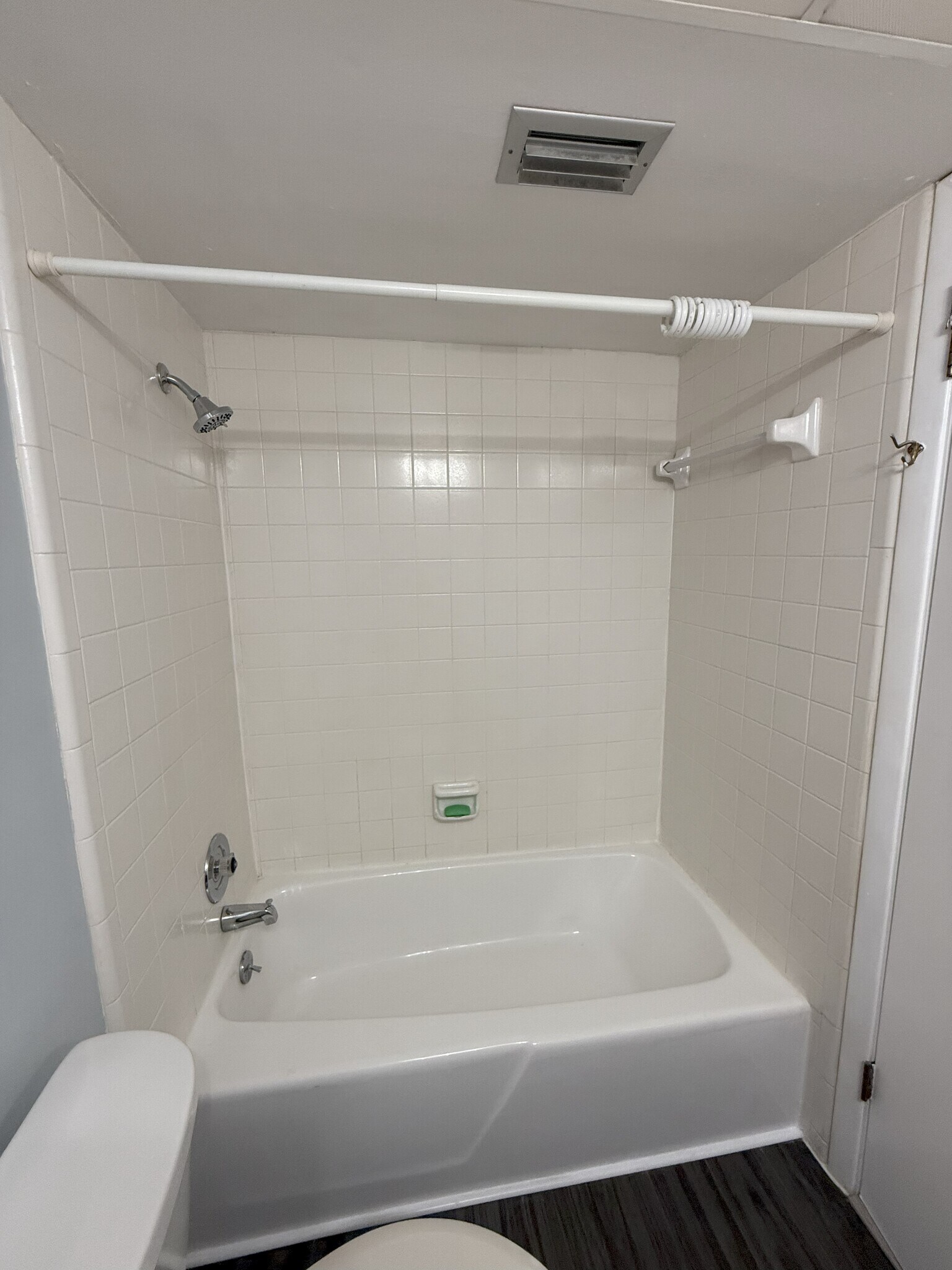 Main Bath - 22333 Edgewater Dr