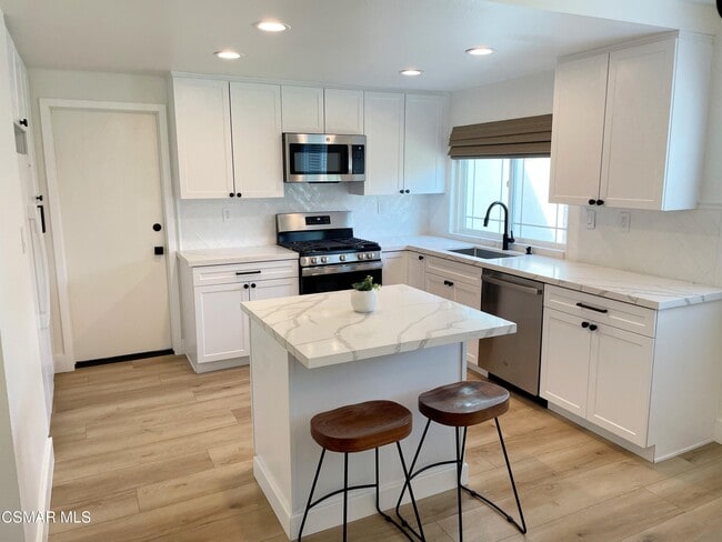 Building Photo - 382 Aristotle St