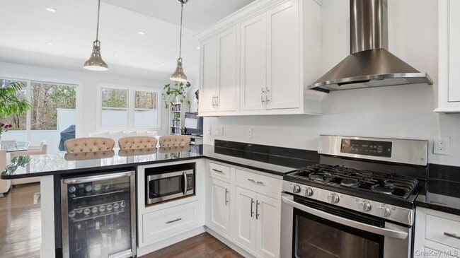 Building Photo - 420 Maple Ave S