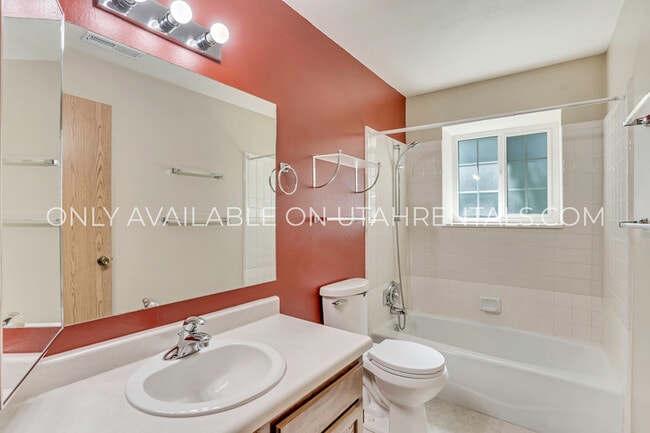 Building Photo - 7755 S Briarsprings Dr