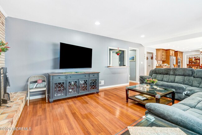 Building Photo - 7 Oak Tree Ln