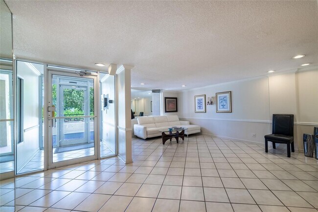 Building Photo - 1050 SE 15th St