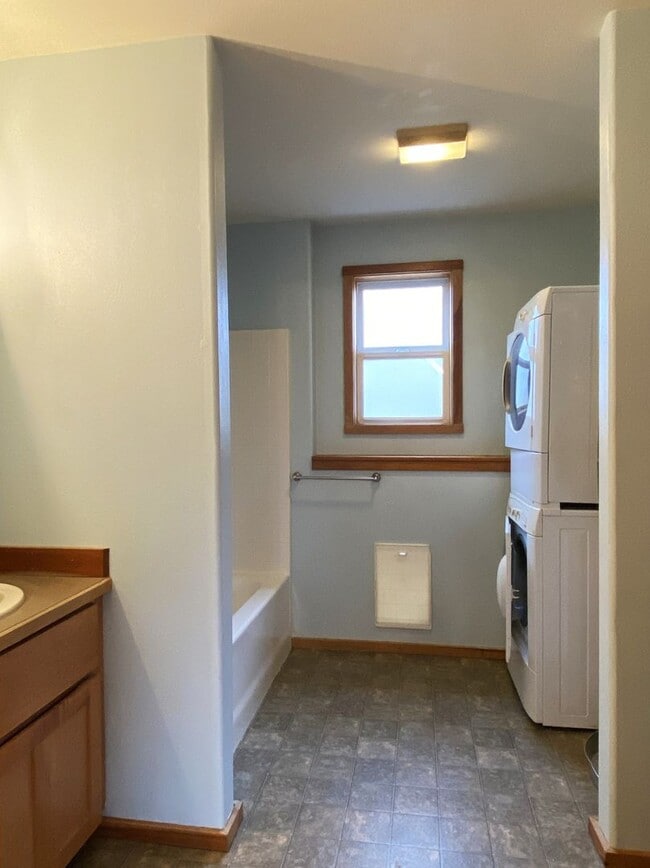 Building Photo - Close to Providence Hospital