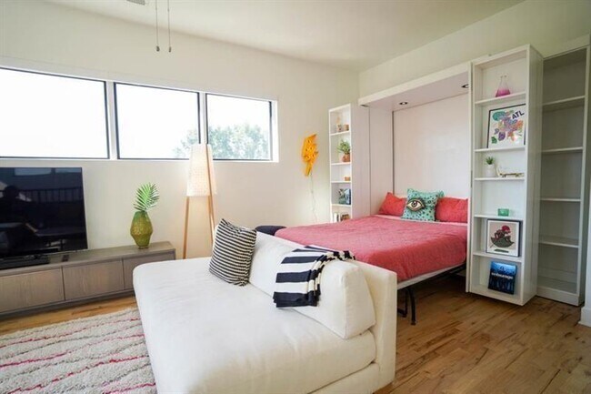 Building Photo - 384 Ralph McGill Blvd NE