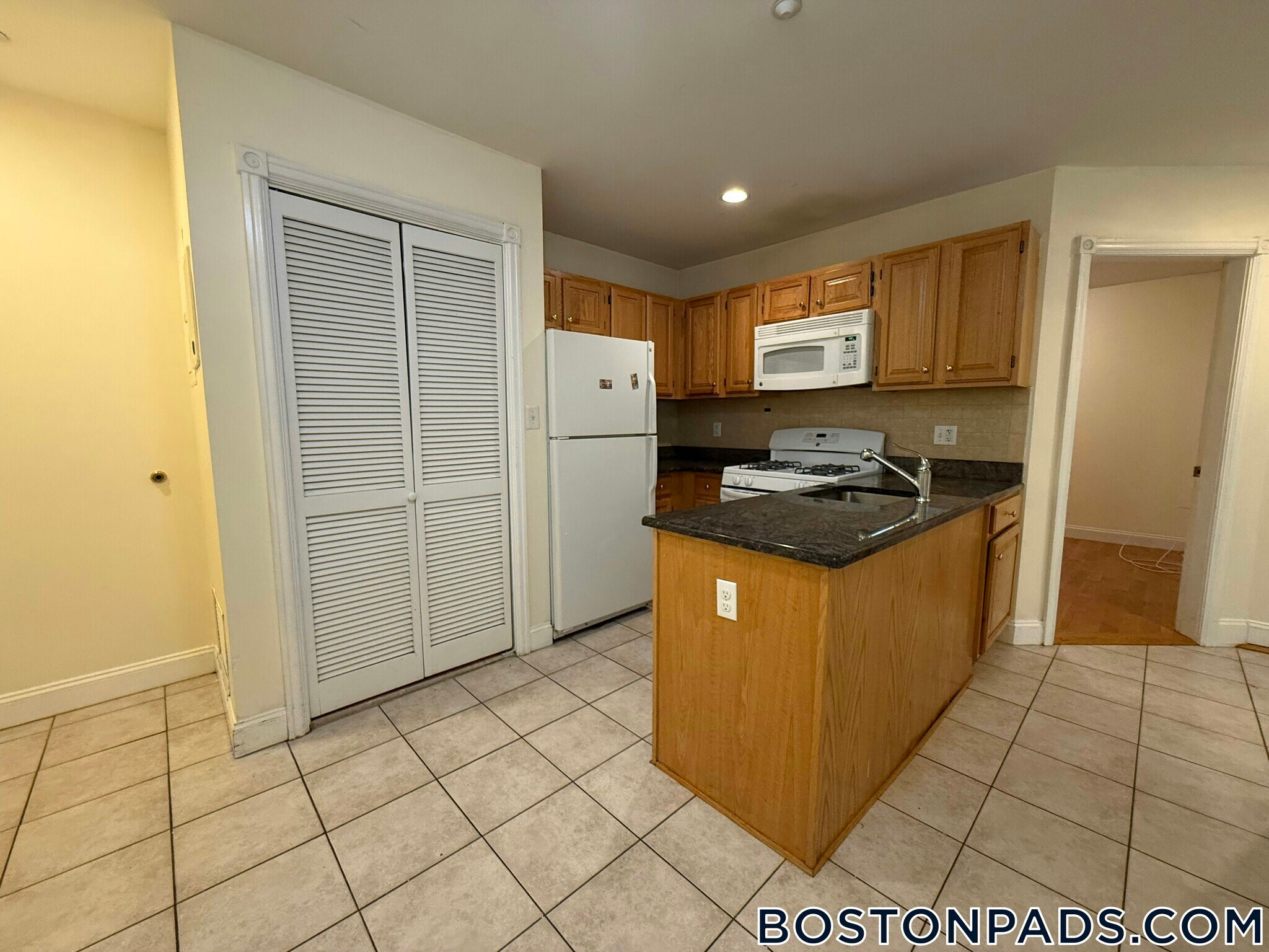 Building Photo - 90 Westland Ave