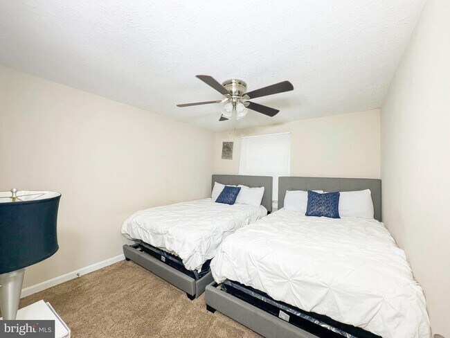 Building Photo - 806 Truro Ct