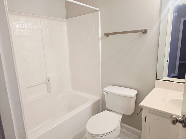 Building Photo - 212 E Mell St