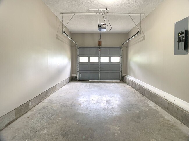 Building Photo - 1125 Lamont Ct