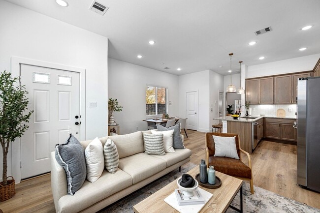 Building Photo - 1540 W Tidwell Rd