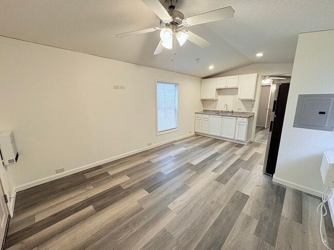 Building Photo - 930 Cedar Village Ln