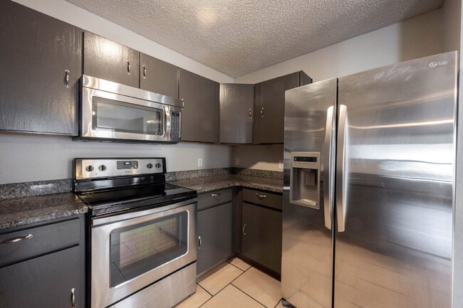 Building Photo - "Charming 4-Bedroom Home in Noblesville with Spacious 2,145 Sq Ft Layout!"