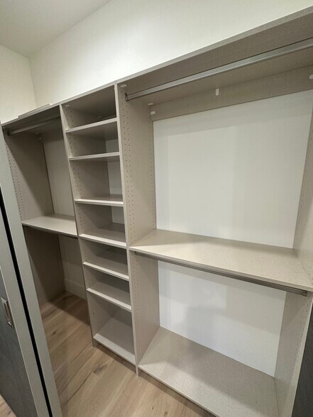 Big closet - 438 Burgoyne St