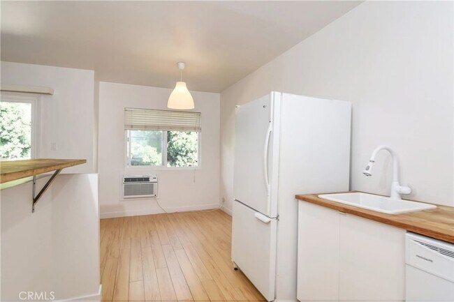 Building Photo - 11921 Goshen Ave