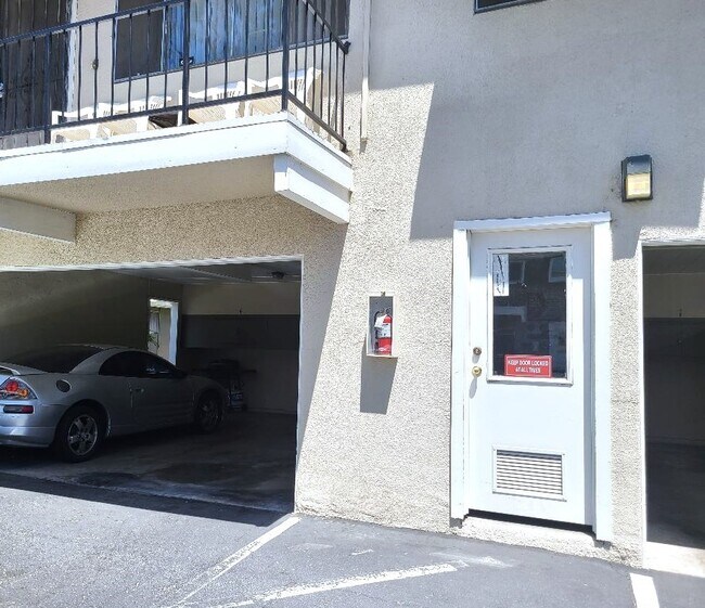 Building Photo - 139 Sinclair Ave