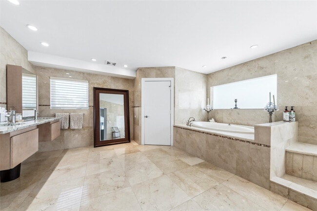 Building Photo - 2523 Castilla Isle