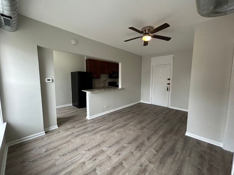 Building Photo - 2712 N Milwaukee Ave