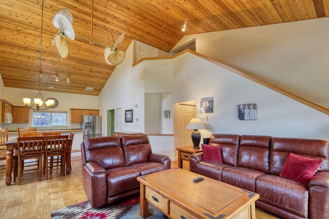 Building Photo - 313 Firelight Dr