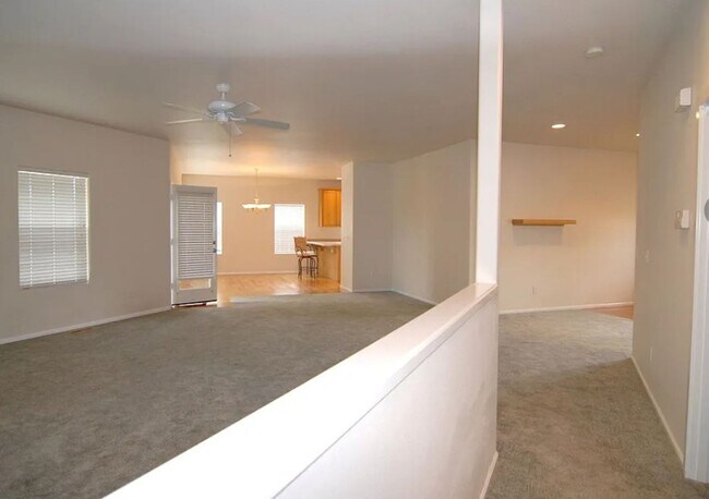 Building Photo - 3 Bedroom Home in North Albany!