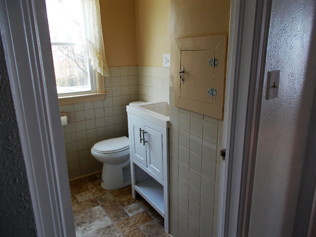 Building Photo - 25 Trumbull Ave SE