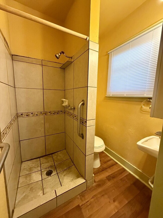 Building Photo - Single Family Home