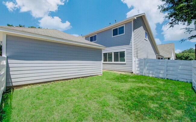 Building Photo - 6117 Settlers Square Ln