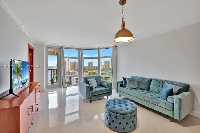 Building Photo - 3375 N Country Club Dr