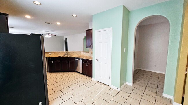 Building Photo - 211 Briar Trace Ln