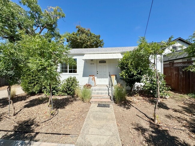 Building Photo - Rare Find Saint Helena Gem, “Upper Tainter...