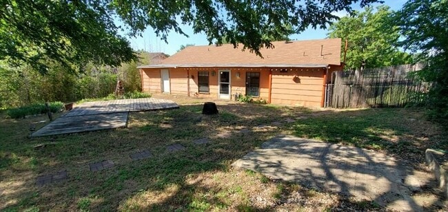 Building Photo - 1806 Cherry Orchard Dr