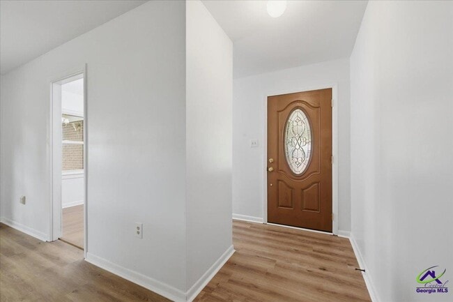 Building Photo - 202 Self St