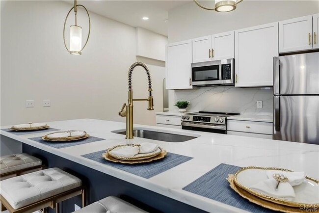 Building Photo - 1104 Main St