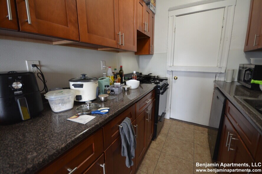 Building Photo - 1163 Boylston St