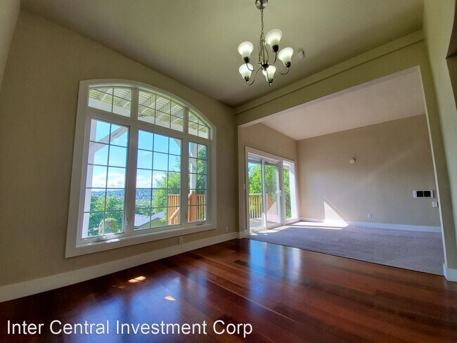 Building Photo - 3 br, 1 bath House - 611 Cedar Ave South