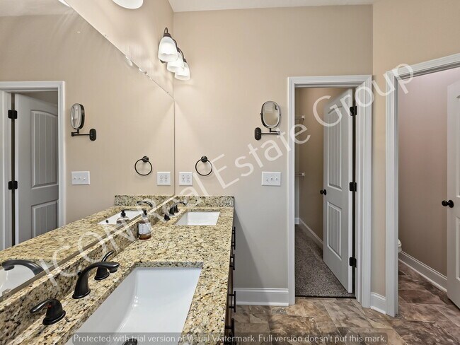 Building Photo - 3/2 Ranch home on large lot!