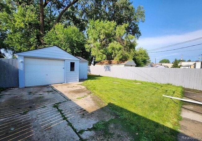 Building Photo - 1761 E Milton Ave