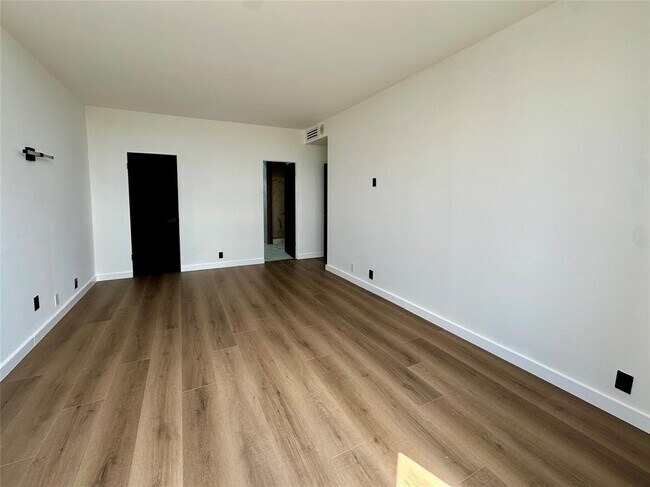 Building Photo - 651 Bering Dr