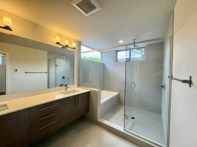 Building Photo - Charming Modern Stand-Alone Home in Ballar...