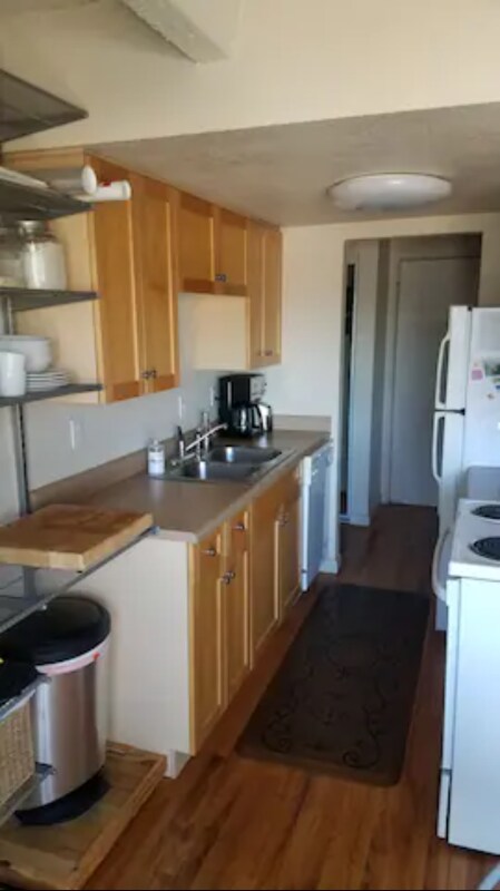 Building Photo - 200 Pearl St