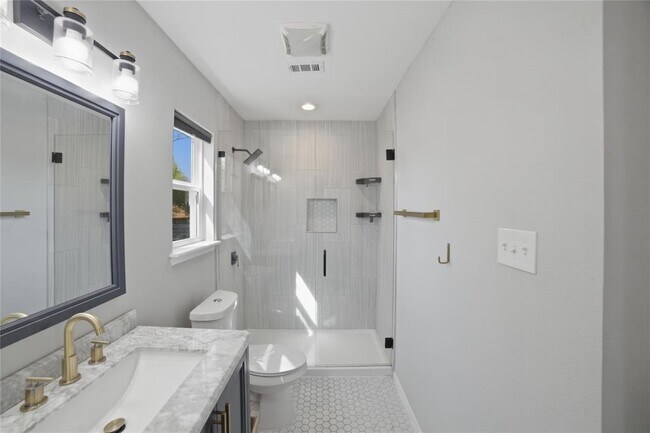 Building Photo - 1315 Quail Park Dr