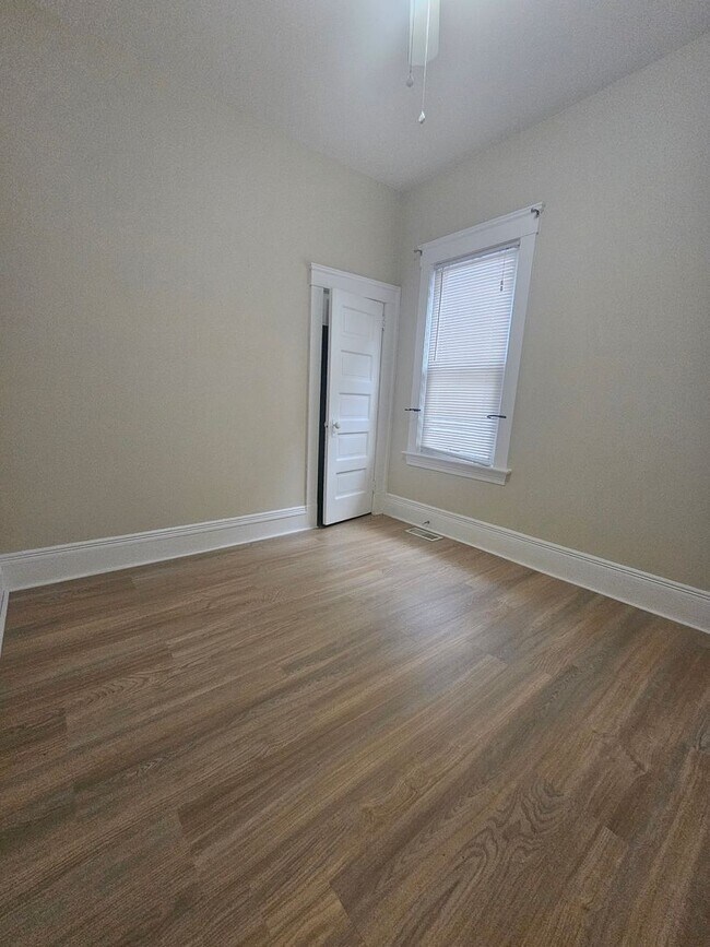 Building Photo - 3643 W 47th St