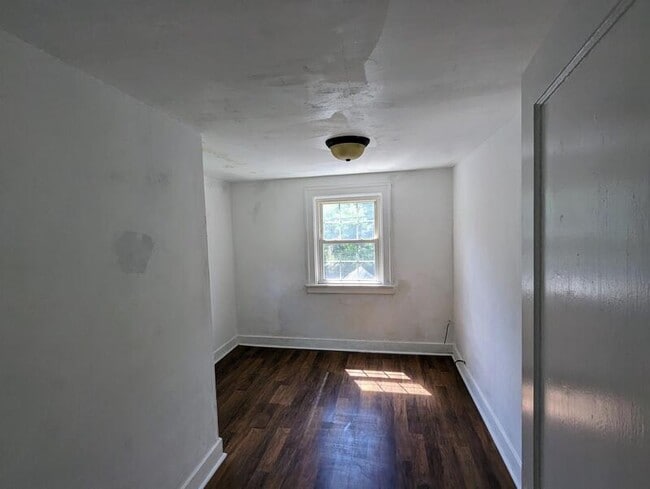 Building Photo - 201 S Foster Ave