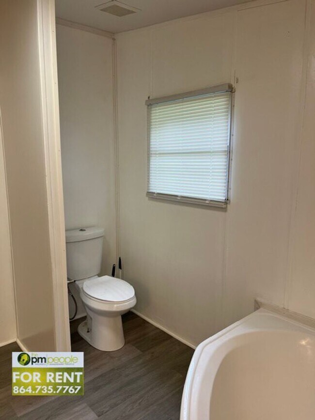 Building Photo - 3/2 Easley Home in Great Location! Easy access to 123, 153, and 85!