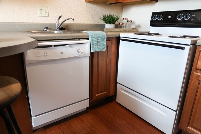 Interior Photo - 512 E Clark